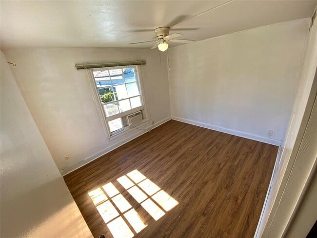 Building Photo - 1836 Rivercrest St