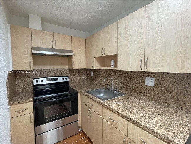 Foto del edificio - 4721 NW 7th St