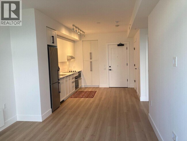 Photo du bâtiment - 8750 University Crescent