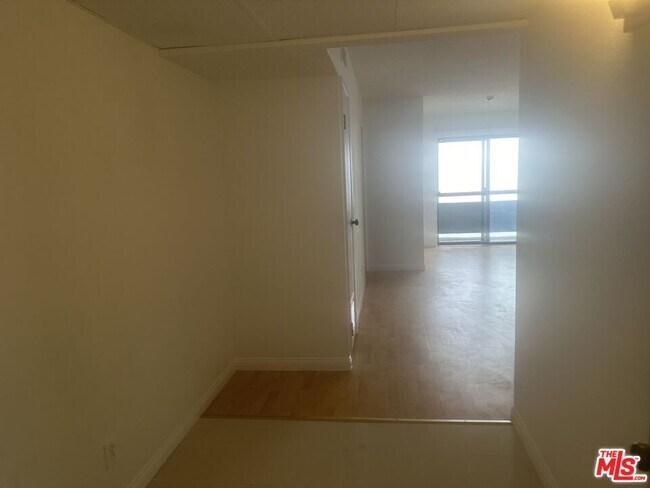 Foto del edificio - 955 Normandie Ave