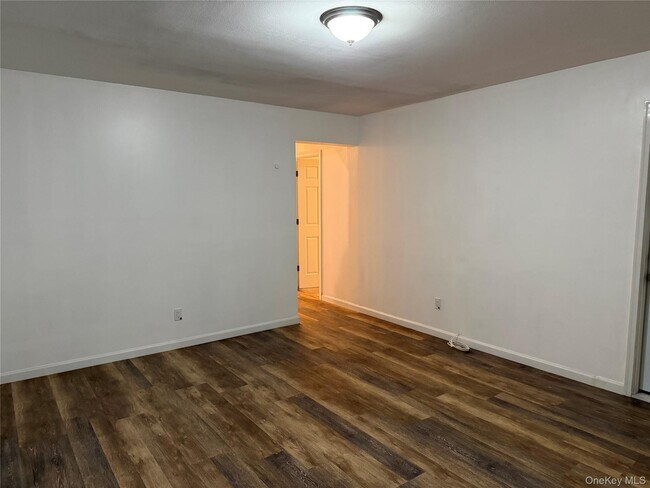 Foto del edificio - 2129 Julia Goldbach Ave