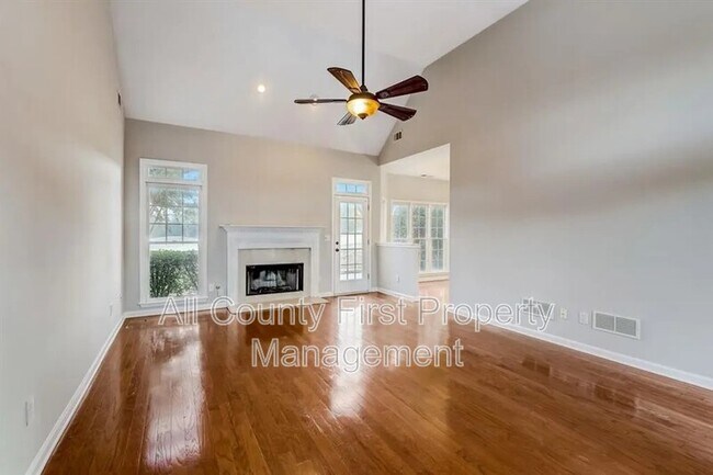 Building Photo - 3550 Golfe Links Dr
