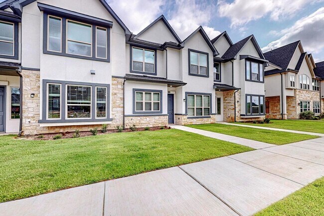 Building Photo - 4 Bed 3 Bath Luxurious Townhome in Frisco!