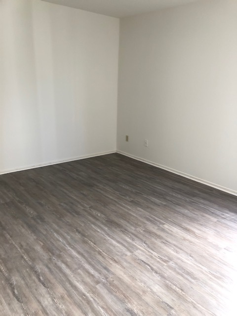 Master Bedroom - 611 E Angeleno Ave