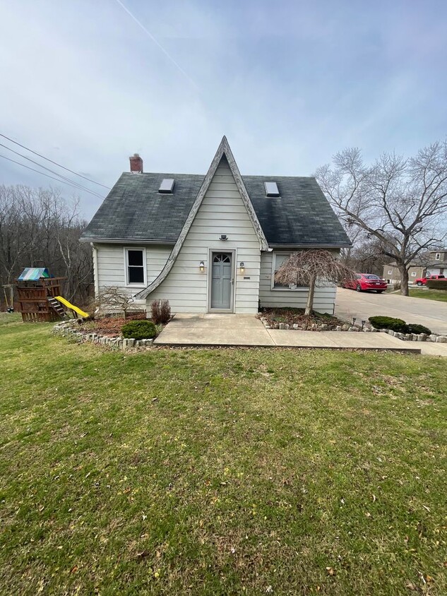 Primary Photo - Updated 3 Bedroom Monroeville Home!