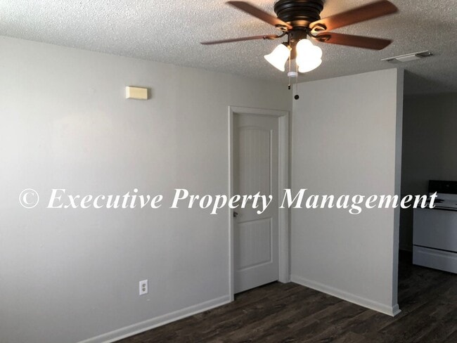 Foto del edificio - 908 J R Ct