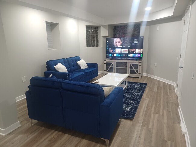 Foto del edificio - 3528 W 12th Pl