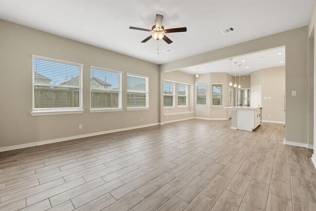 Foto del edificio - 7011 Winterberry Gln Ln
