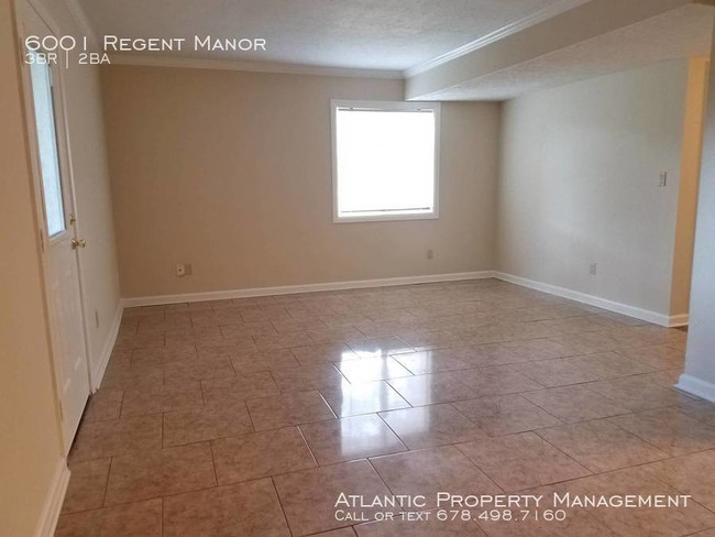 Building Photo - 6001 Regent Manor