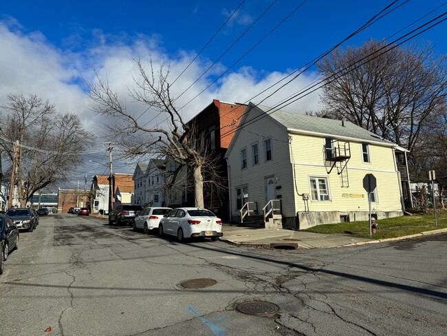 Building Photo - 80 14th St