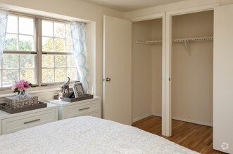 3BR, 1BA -1125 SF - Somerset Woods Townhomes