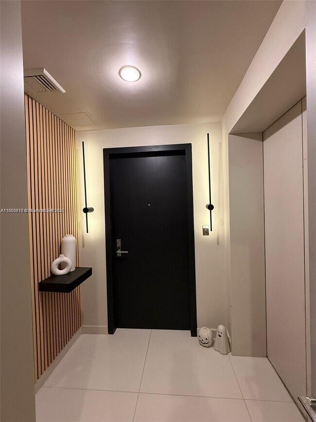 Foto del edificio - 488 NE 18th St