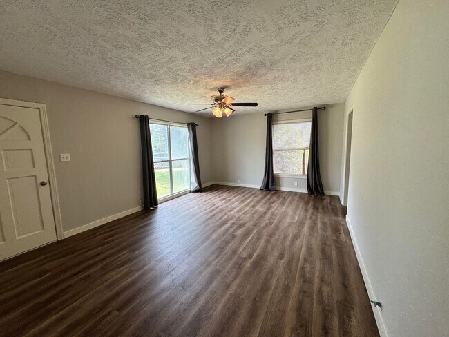 Foto del edificio - 1415 W Kent Dr