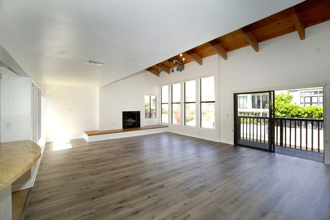 Building Photo - 3807 Esplanade
