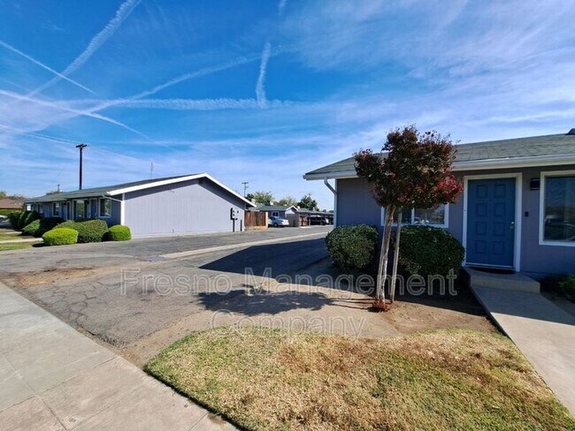 Building Photo - 2318 N Angus Ave