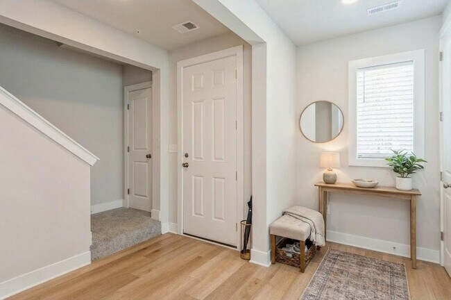 Foto del edificio - 701 Halcyon Ln