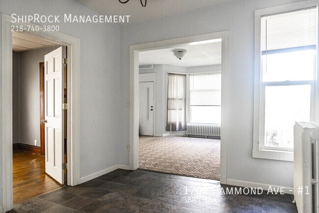 Foto del edificio - 1705 Hammond Ave