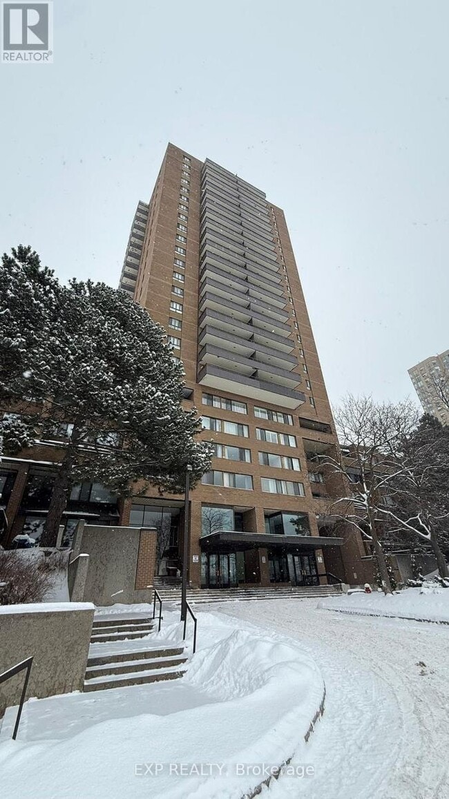 Building Photo - 515 St. Laurent Blvd