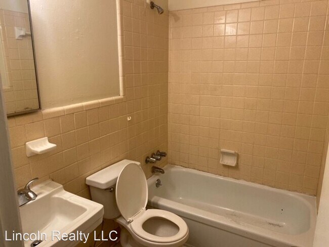 Building Photo - 3 br, 2 bath House - 700 E. Brookwood Place