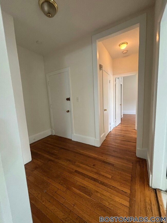 Building Photo - 1539 Beacon St