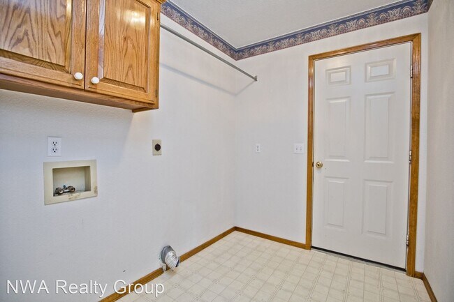 Building Photo - 3 br, 2 bath House - 3507 W. Beech Drive