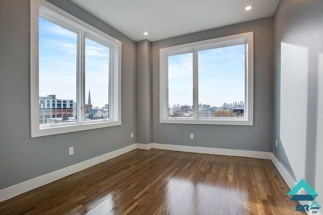 Foto del edificio - 70 Bushwick Ave