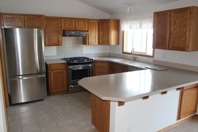 Building Photo - 1541 Ridgeview Dr