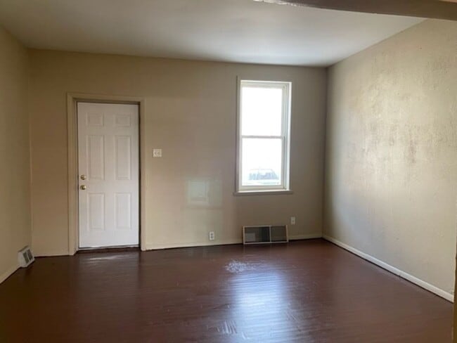 Building Photo - 623 Dauphin St