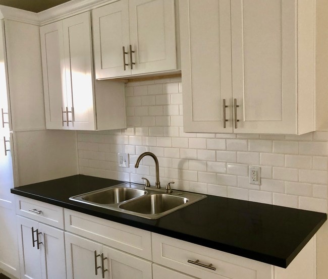 Building Photo - Shamrock Apartments