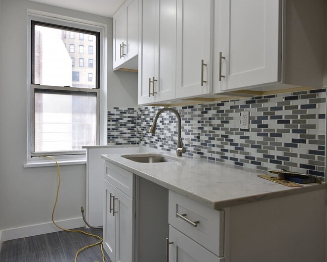 Foto del edificio - 4395 Broadway