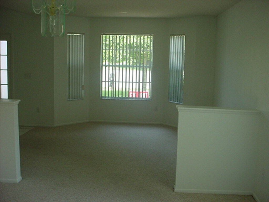 Foto del edificio - 305 Sterling Lake Dr