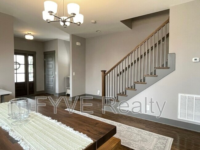 Building Photo - 1124A Leland Ave