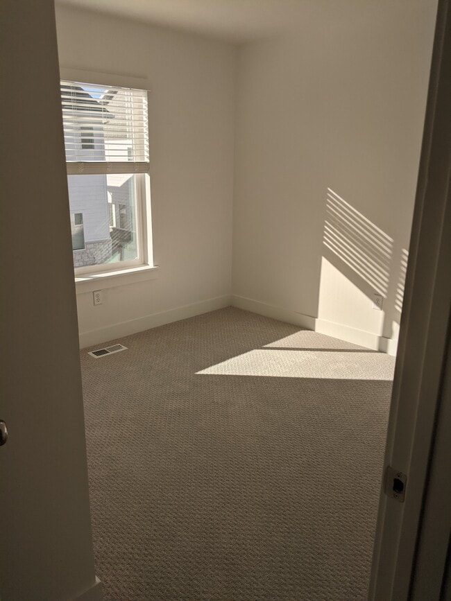Building Photo - 231 S 400 W