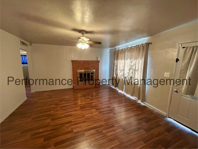 Building Photo - Charming 3 Bed/1 Bath House w/ RBP & Secur...