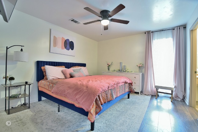 Foto del edificio - 4660 Woodmere Ln