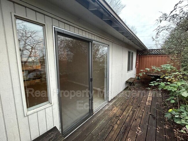 Foto del edificio - 6805 103rd Ave NE