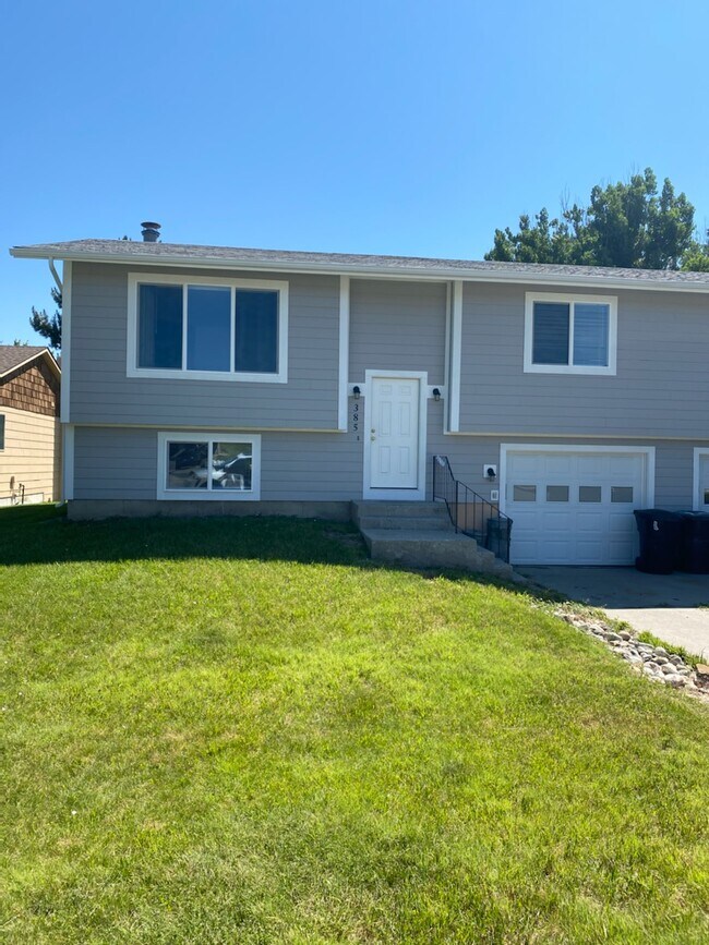 Building Photo - 385 Moccasin Trl