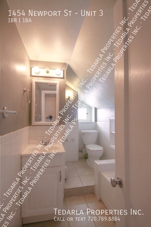 Foto del edificio - 1454 Newport St