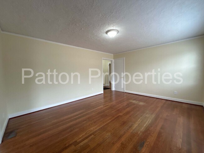 Foto del edificio - Saluda Gardens Home