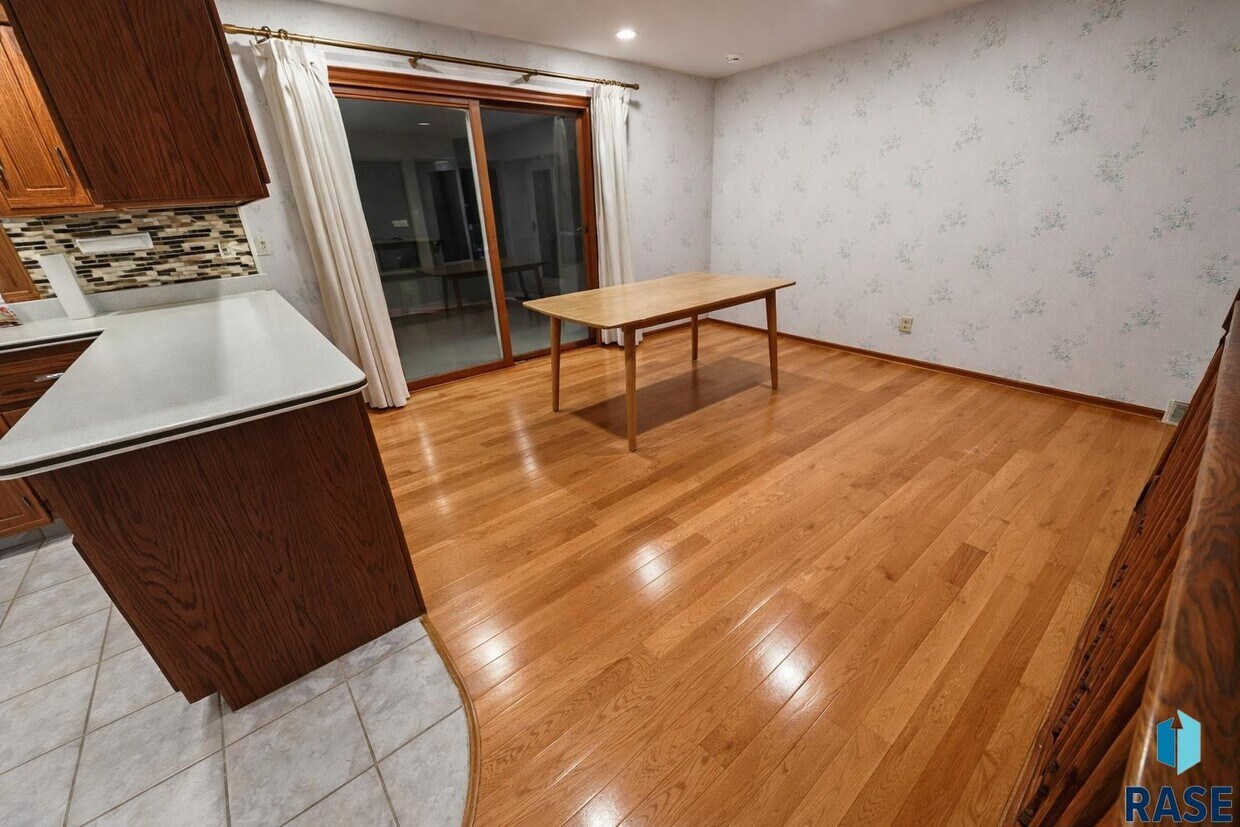 Building Photo - 4504 S Lewis Ave