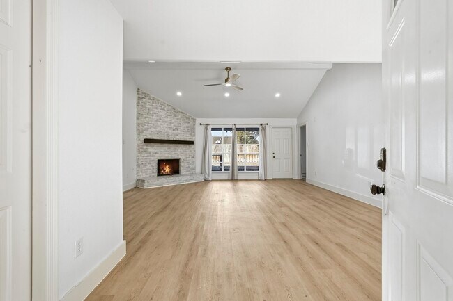 Foto del edificio - 11011 Almond Grove