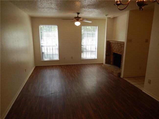 Building Photo - 755 N Van Buren Ave