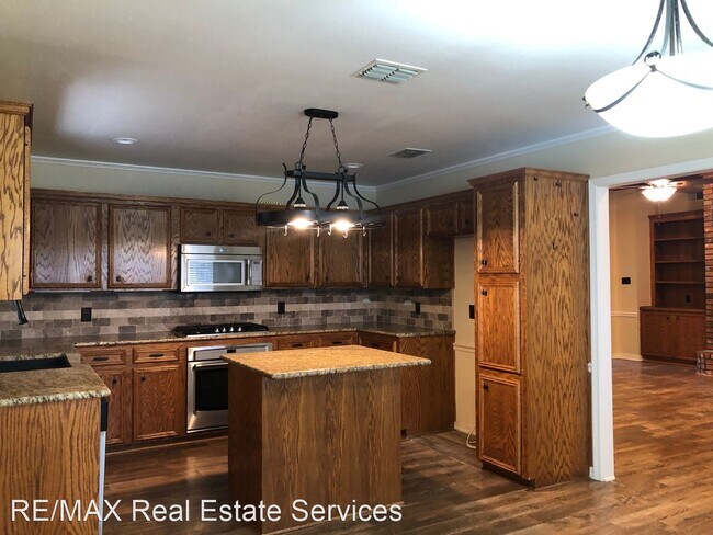 Building Photo - 3 br, 2 bath House - 6001 Sandalwood