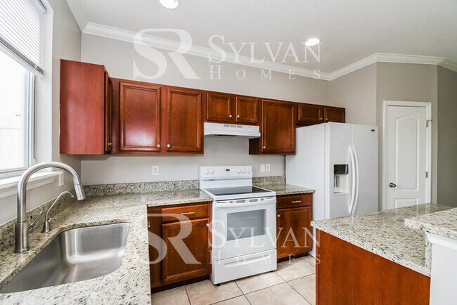 Foto del edificio - You'll love this well maintained townhouse!