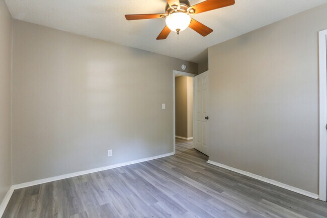 Building Photo - 2520 S Crescent Ave