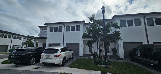 Photo - 5010 SW 37th St Townhome