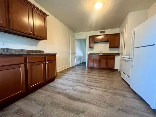 Photo - Large 3 BR in South Oakland! Covered Balcony! Close to Campus! Apartment