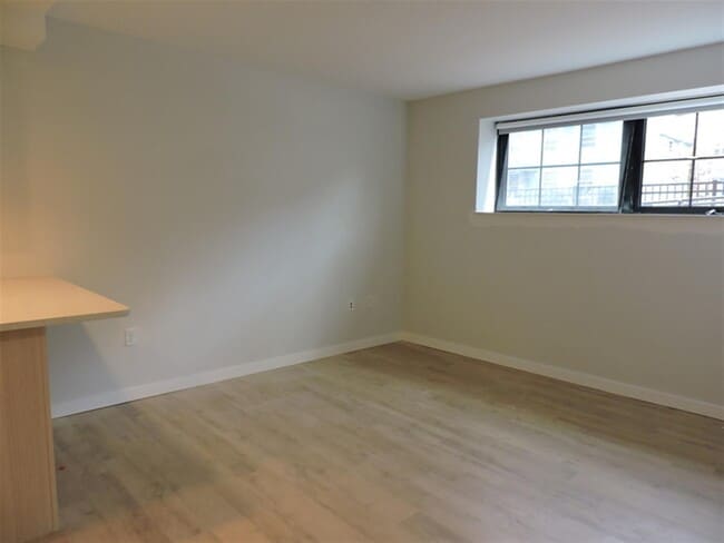 Building Photo - 9 Soden St