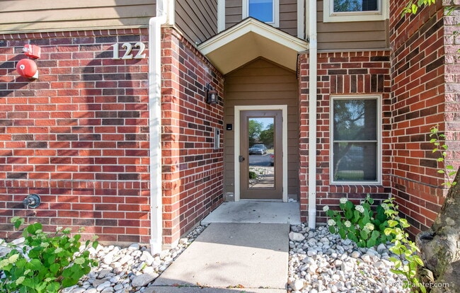 Building Photo - 122 Glengarry Dr