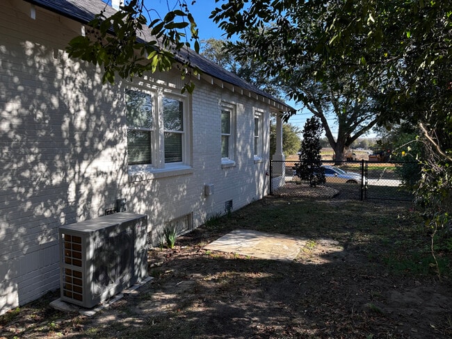 Building Photo - 1703 N Monroe St